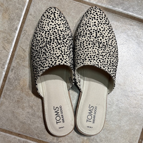 Toms Shoes - Toms Beige and Black Spotted Slip-On Mules